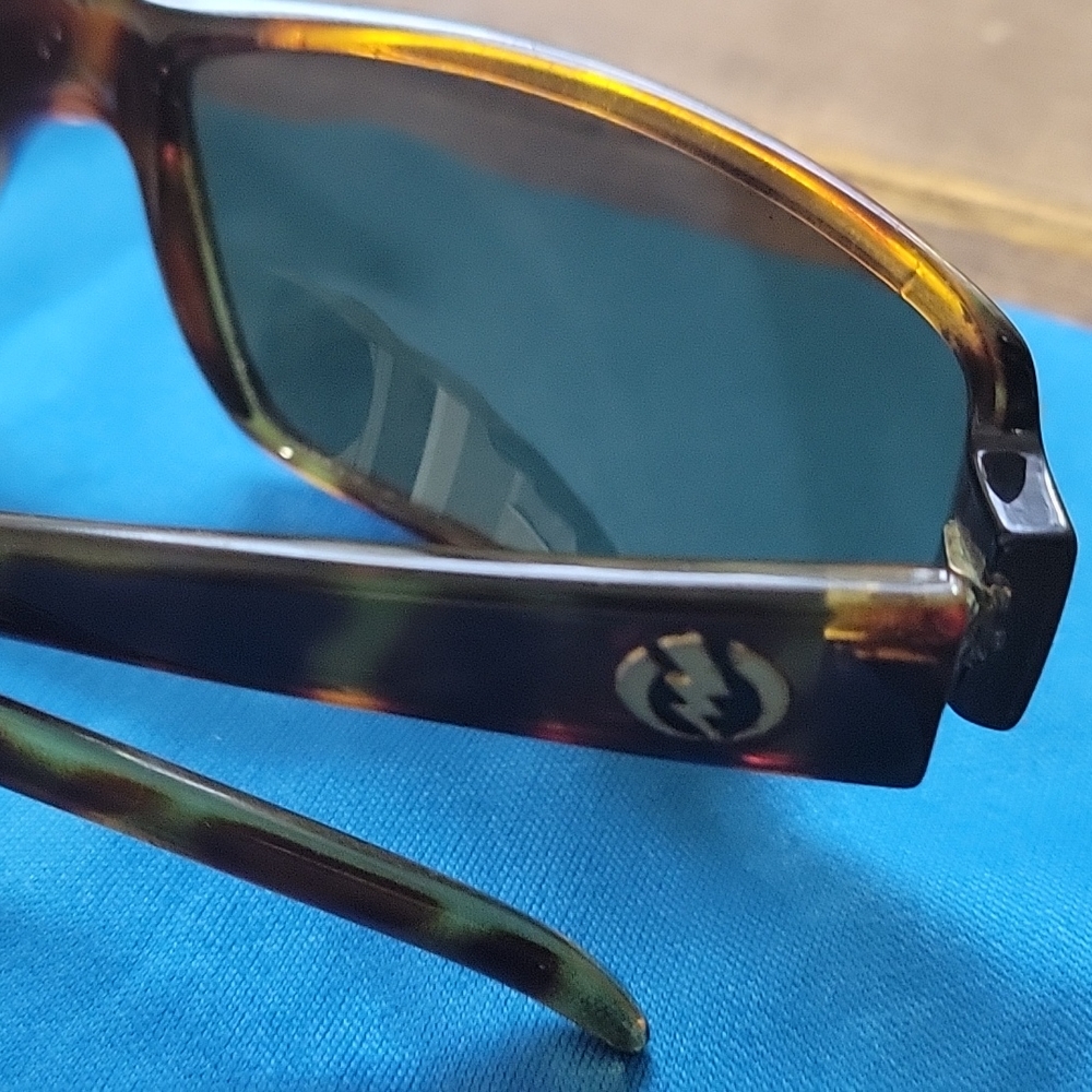 Sunglasses - Picture 5 of 9